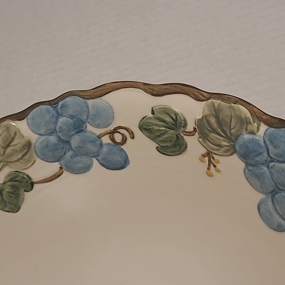 Vintage Metlox Poppytrail Large Bowl with Blue Grapes - Picture 8 of 16